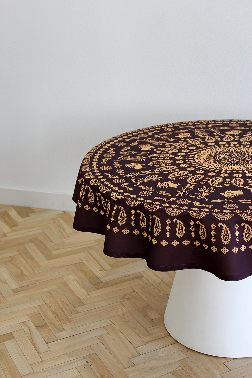 Apvali staltiesė SUPRA (bordo)